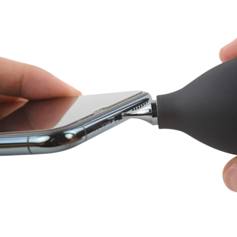 iPhone SE 2022 charging port cleaning